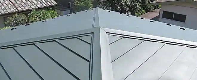 地震被害を減らす軽量金属屋根